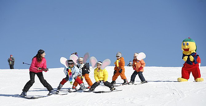 Da macht das Skifahren lernen doch richtig Spaß.