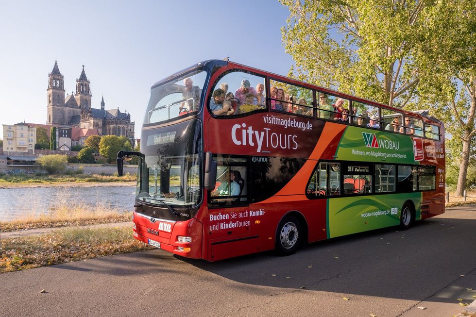 Stadtrundfahrt mit dem roten Doppeldecker-Bus